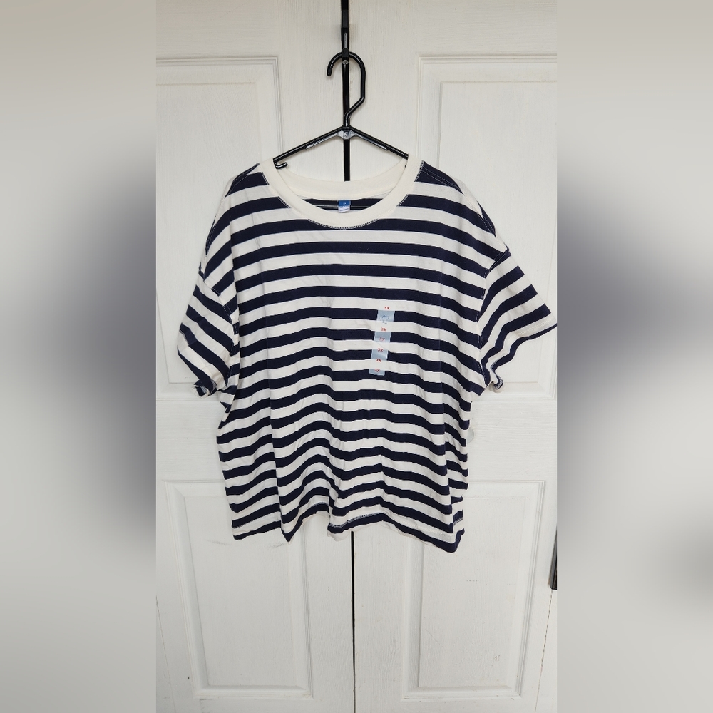 Old Navy Cropped Tee